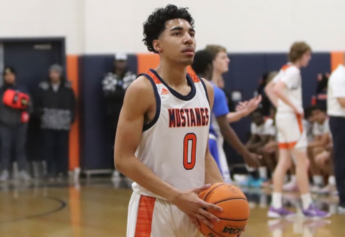 Darnez Slater takes a technical foul free throw.